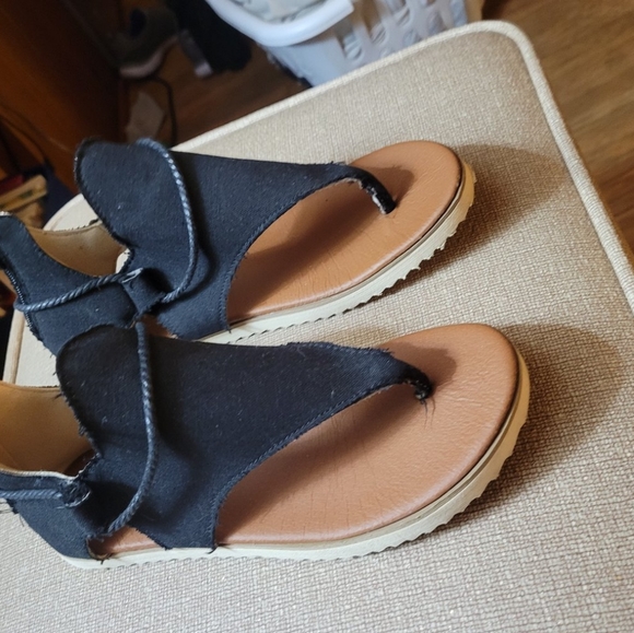 Sandals - Picture 3 of 5